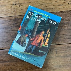 #24 The Hardy Boys 
THE SHORT-rWAVE MYSTERY